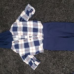 2 Carter's outfits size 6 months